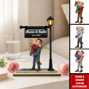 Couple Kissing Under Street Lamp Post - Personalized Wooden Plaque, Gift For Couple, Gift For Him, For Her