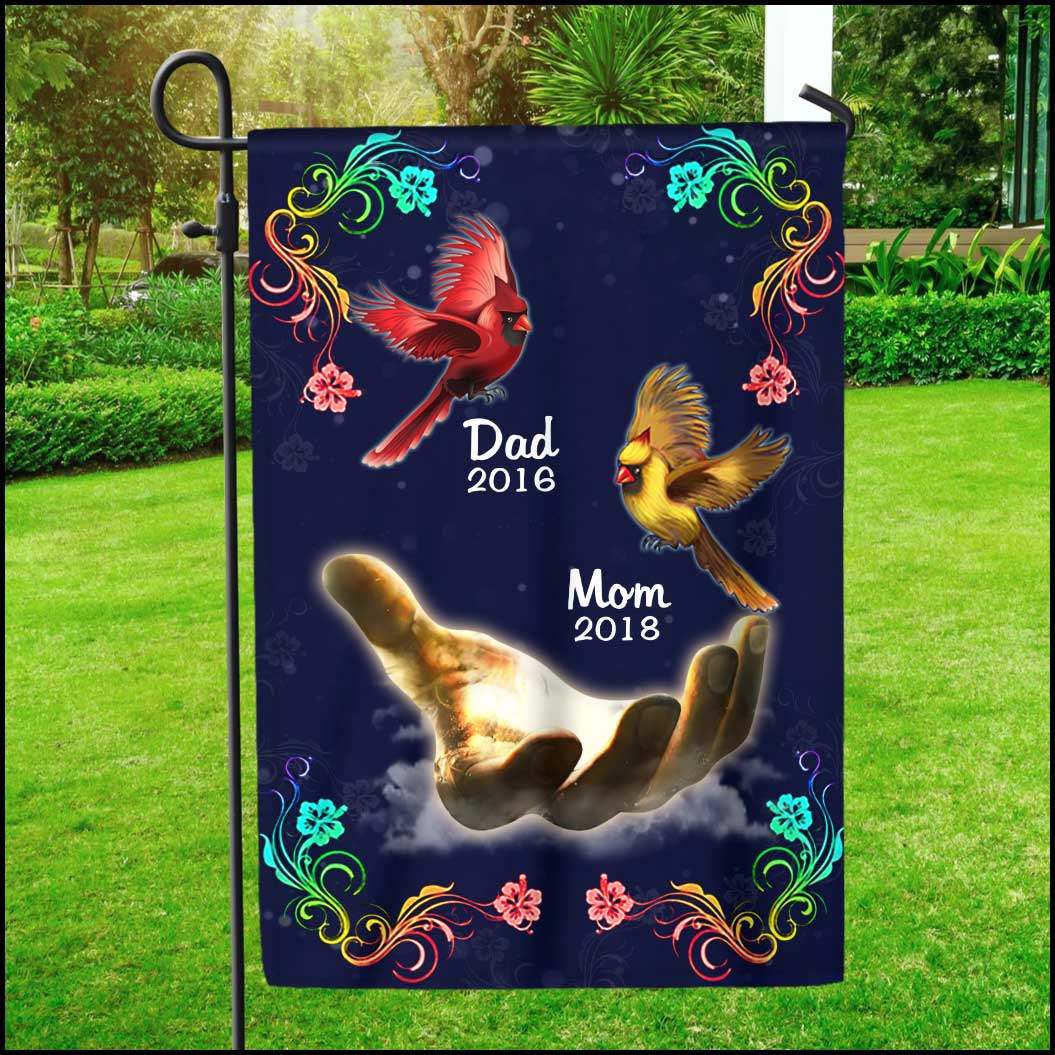 Memorial Flying Cardinals Family Loss Custom Names Garden Flag Gift for your loved one HTN13APR23XT2