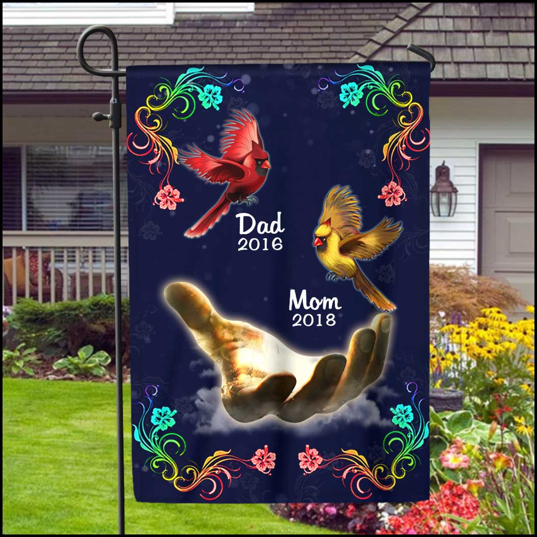 Memorial Flying Cardinals Family Loss Custom Names Garden Flag Gift for your loved one HTN13APR23XT2